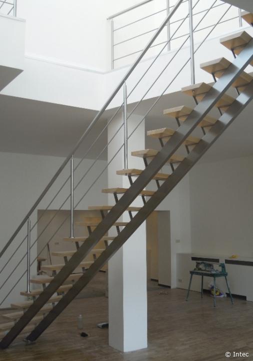 Een nieuwe trap vakkundig geplaatst in Meldert (O.-Vl.)