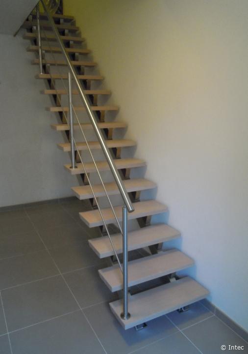 Een nieuwe trap vakkundig geplaatst in Meldert (O.-Vl.)